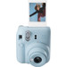 Fujifilm Instax Mini 12 Pastel Blue product in gebruik