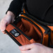 WANDRD Rogue Sling 3L Oranje product in gebruik