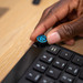 JLAB JBuds Draadloos Bluetooth Toetsenbord QWERTY product in gebruik