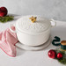 Le Creuset Signature braadpan 24cm Kerst Cotton product in gebruik