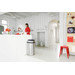 Brabantia Touch Bin 60 Liter Rvs Fingerprint Proof  + Vuilniszakken (120 stuks) product in gebruik