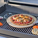 Weber GBS Pizzasteen product in gebruik