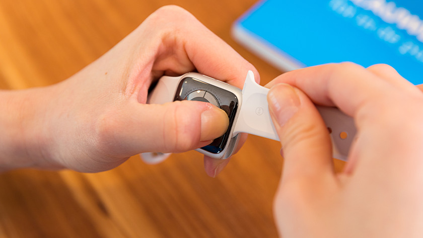 Hoe wissel je het bandje van jouw Apple Watch Coolblue alles