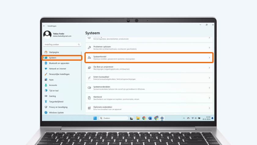 Selecteer 'Systeem' en Zoek naar 'Systeemherstel'.