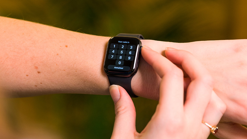 Voer de toegangscode van je Apple Watch in, als je die hebt ingesteld