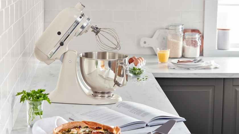 Amandelwitte kitchenaid keukenmixer