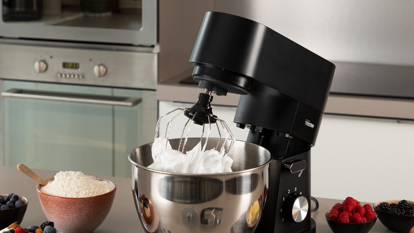 Whipping stand mixer