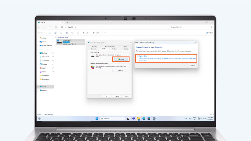 Klik met de rechtermuis op jouw apparaat en klik daarna op Eigenschappen. Ga naar Extra en scan de schijf.