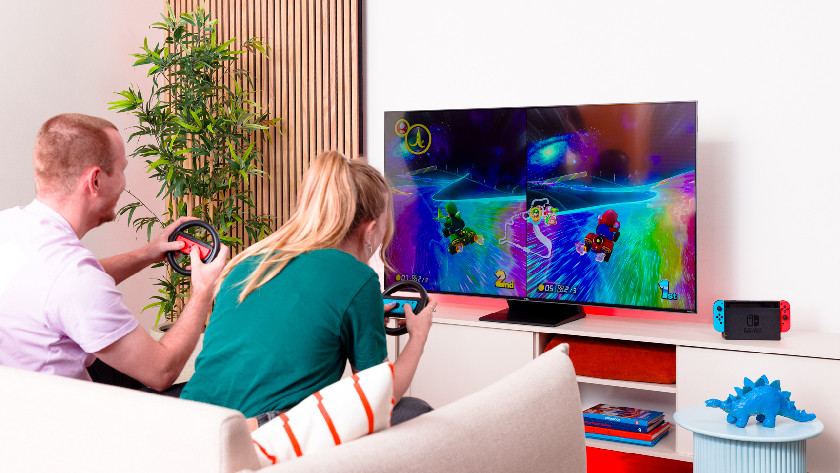 Play Mario Kart 8 Deluxe together on the TV with 2 Joy-Cons