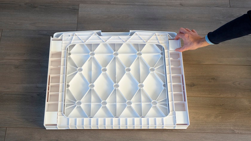 Đầu tiên gắn 4 dải màu trắng.