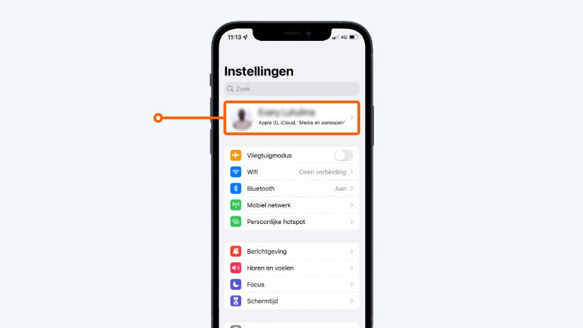 1. Ga naar 'Instellingen'. Tik bovenaan op je naam.