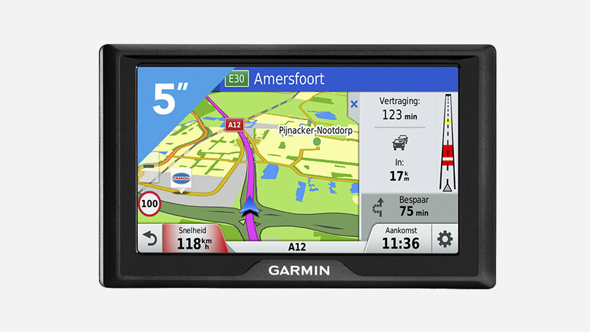 Navigating: navigation system vs smartphone