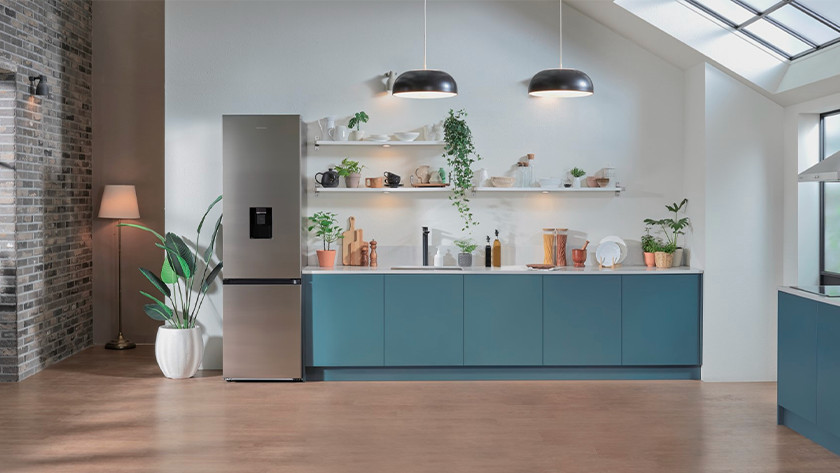 Freestanding fridge