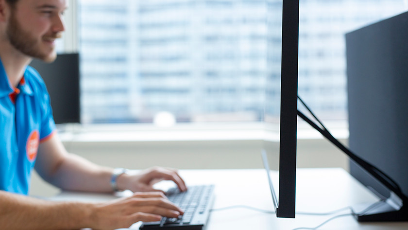 What should I keep in mind when choosing a business monitor? - Coolblue ...