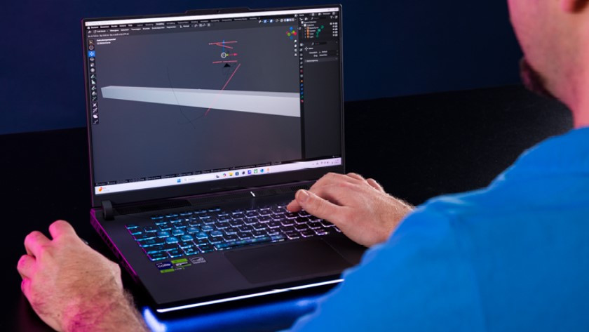 Specialist bewerkt foto's in 3d model in blender