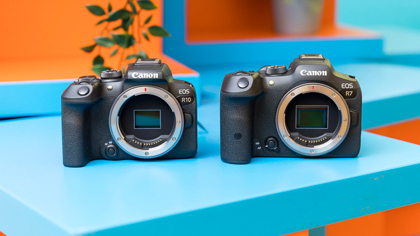 Compare the Canon EOS R7 to the EOS R10