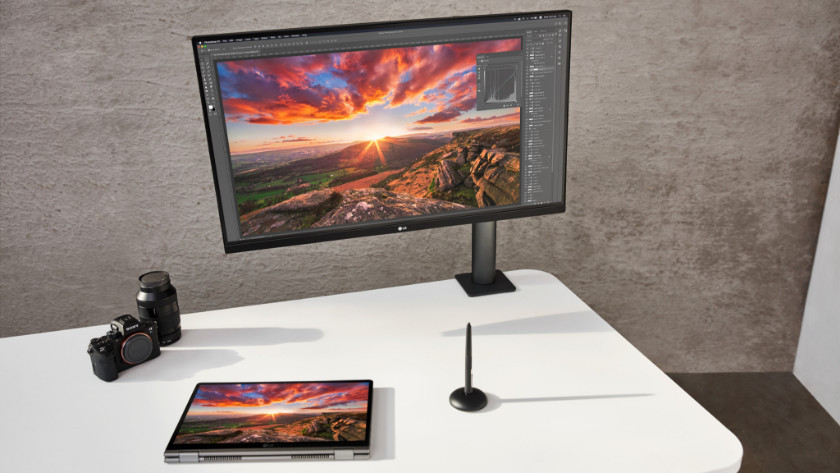 LG monitor met Photoshop open