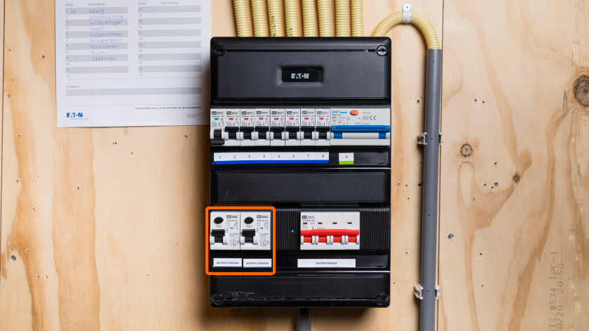 Circuit breaker fuse box