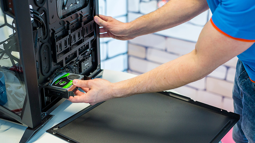 How do you install an internal hard drive? - Coolblue - anything for a ...