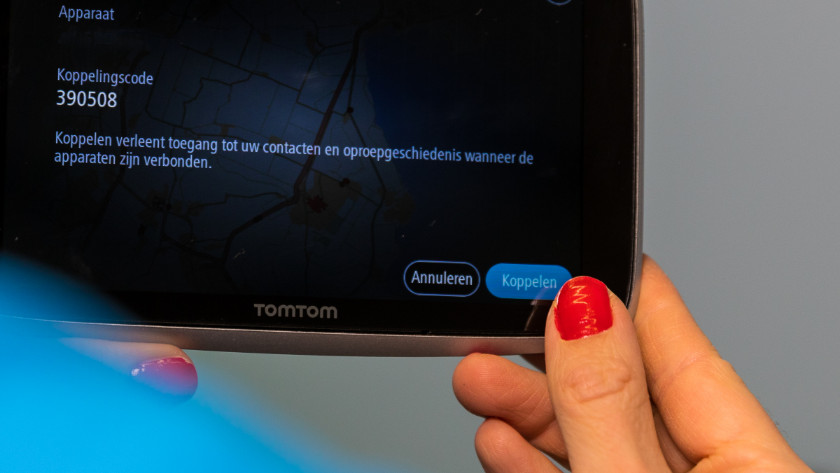 How do you connect TomTom MyDrive to your smartphone? - Coolblue ...