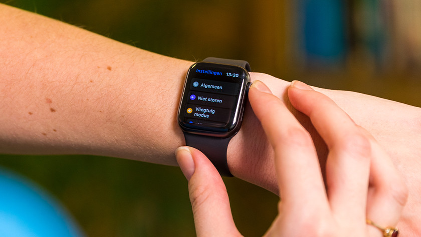 Open de Instellingen-app op Apple Watch en tik op 'Algemeen'