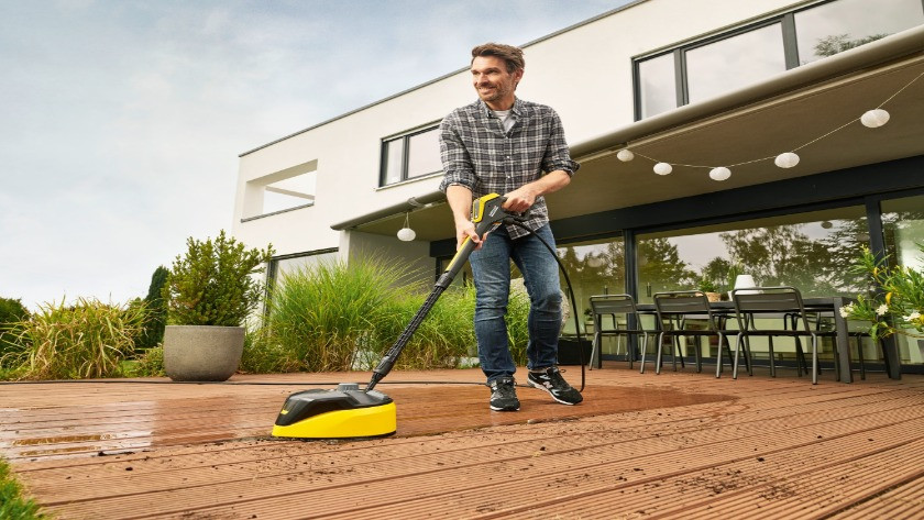 High-pressure cleaner for patio