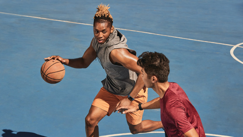 Fitbit Charge 5 basketball