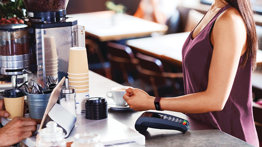 Compare the Fitbit Charge 4 to the Fitbit Charge 3 - Coolblue - anything  for a smile