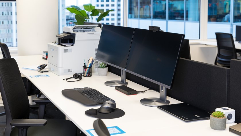 De setup voor een goede werkplek, maar waar moet je op letten voor je een monitor koopt?