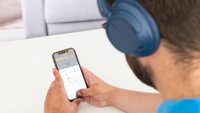 You can adjust the JBL headphones the way you like it with the JBL Headphones app