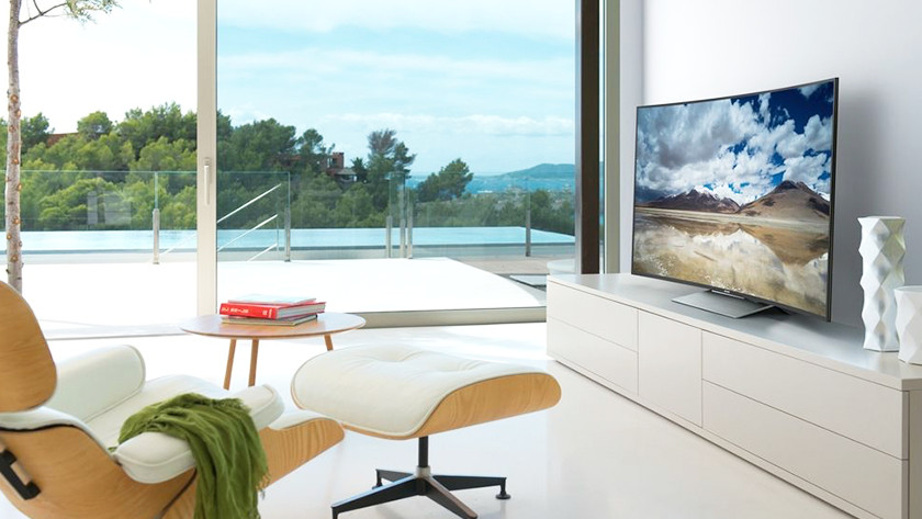 Compare a curved TV to a flat TV - Coolblue - anything for a smile