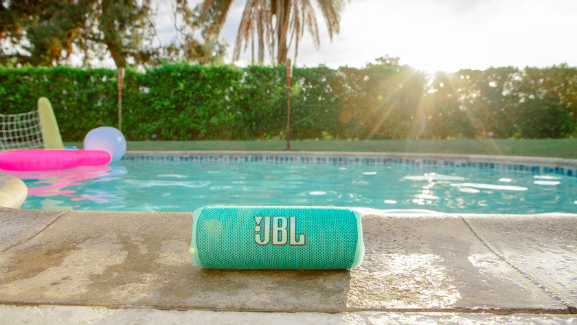 JBL Flip 6 outdoors