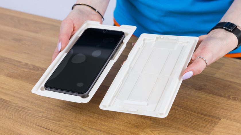 How do you apply a screen protector to your smartphone or tablet ...