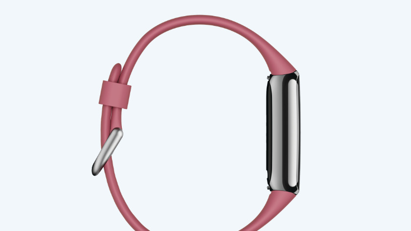 Fitbit Luxe side