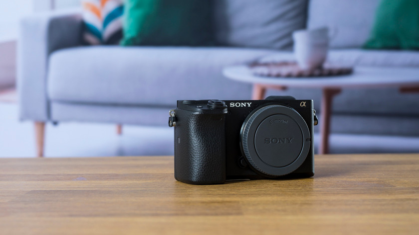 Sony A6400 design built-in flash