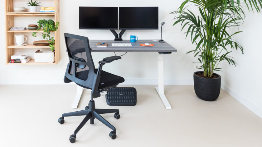 Traditional desk chair