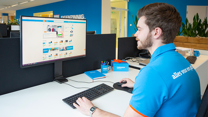 What should I keep in mind when choosing a business monitor? - Coolblue ...