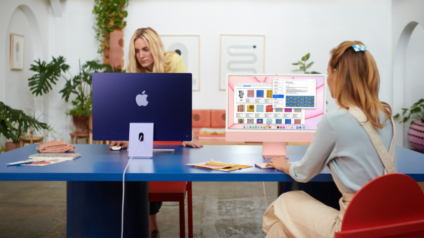 2 vrouwen aan het werk op Apple iMac