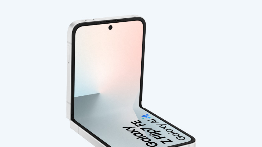Samsung Flip 7 FE half uitgeklapt