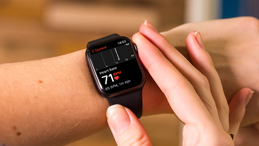 Smartwatch to monitor heart 2024 rate