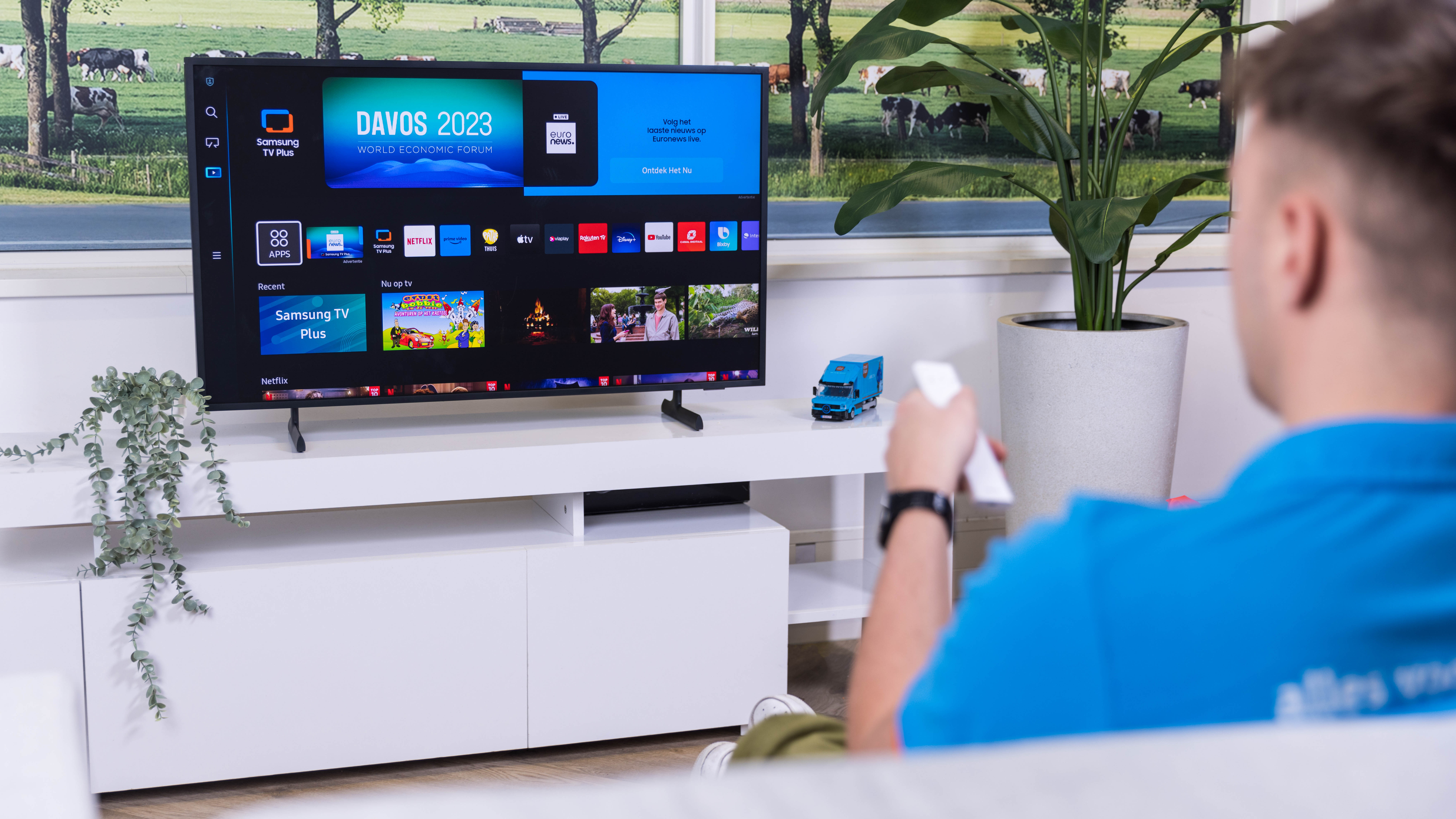 Smart TV, Apps with Smart Hub