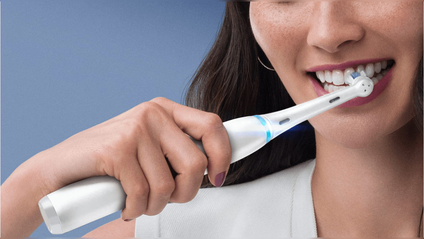 Vermeend Geleidbaarheid Parel Hoe los je problemen met jouw elektrische tandenborstel op? - Coolblue -  alles voor een glimlach