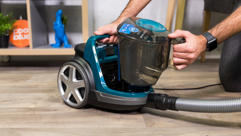Which is better: a vacuum with or without a bag?