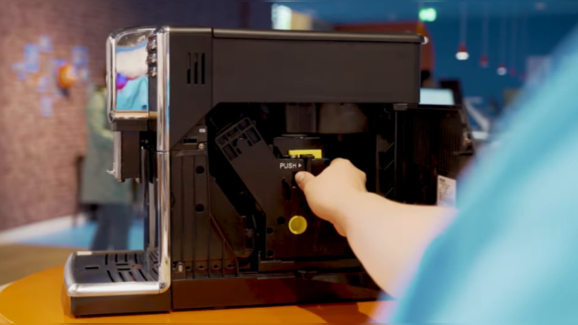 How do you clean the brew group of your Philips or Saeco? | Coolblue