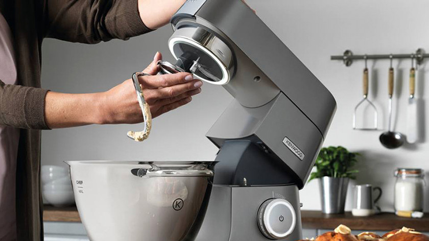 KENWOOD KMC560 CHEF PREMIER FOOD MIXER WITH ATTACHMENTS