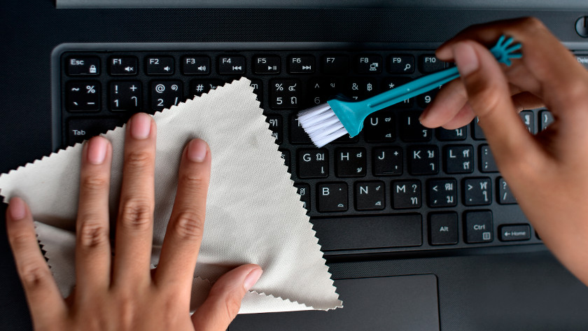 best method to clean laptop keyboard