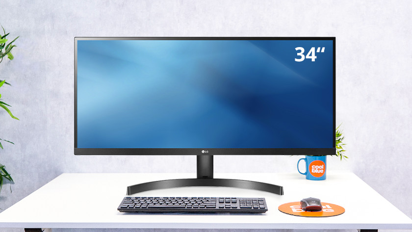 Computer desk for 32 deals inch monitor