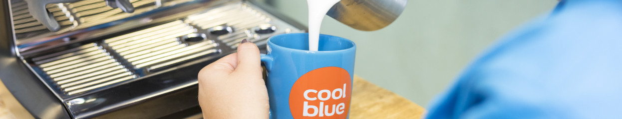 How do you froth milk with a steam wand? - Coolblue - anything for