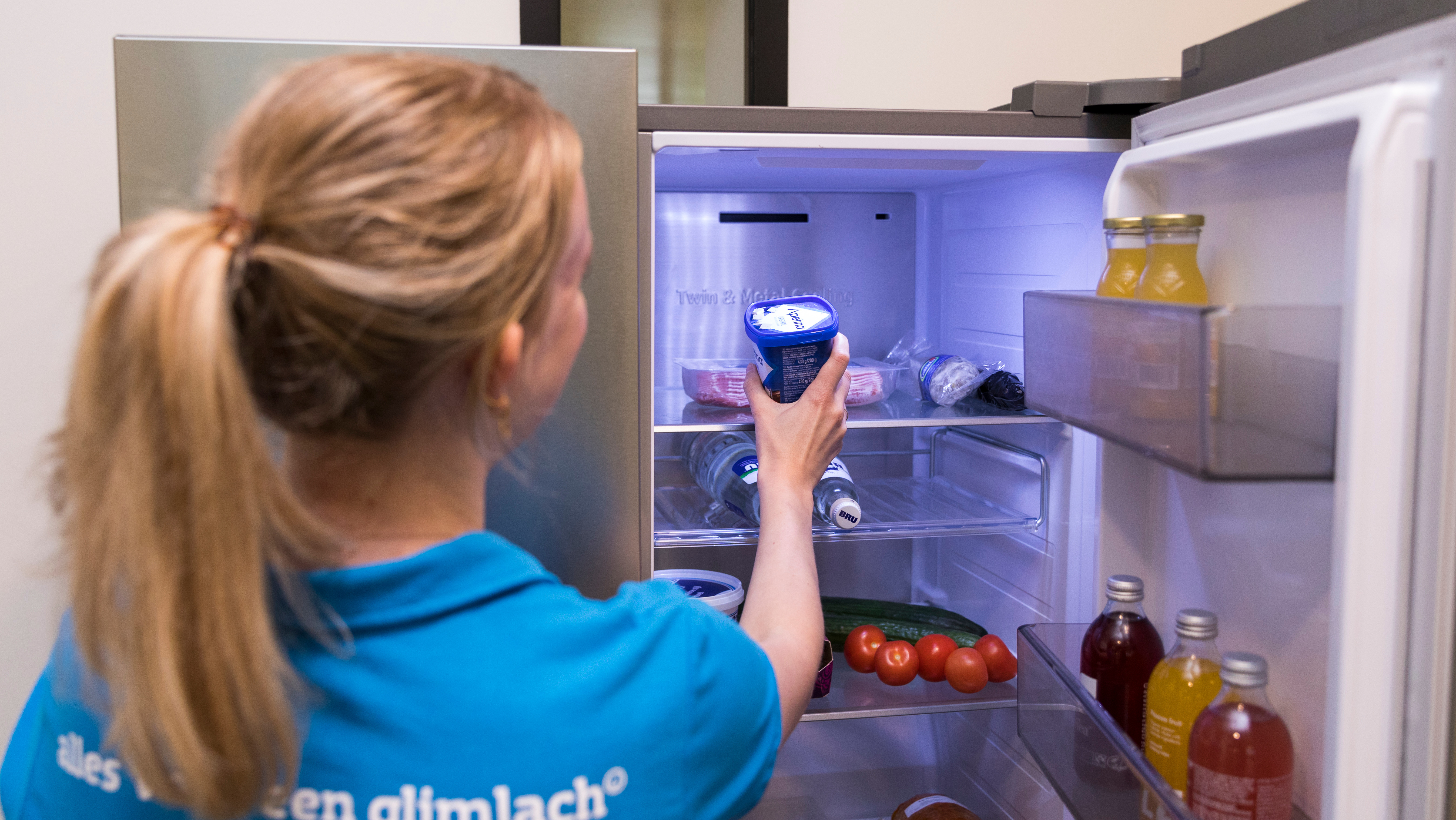 Zuivelproducten Acteur Email schrijven 4 tips voor een koelkast die stinkt - Coolblue - alles voor een glimlach