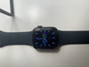 Apple Watch SE 44mm Space Gray Aluminium Middernacht Sportband (Afbeelding 3 van 3)